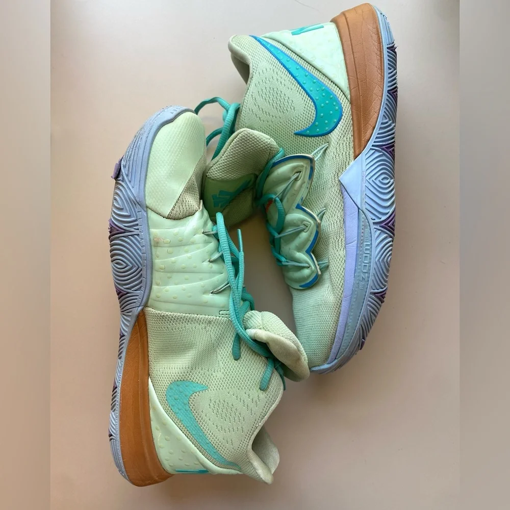 Nike | Size 10 Kyrie SpongeBob‎ Squidward Basketball Sneakers